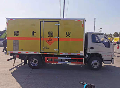 排湖风景区爆破器材运输车